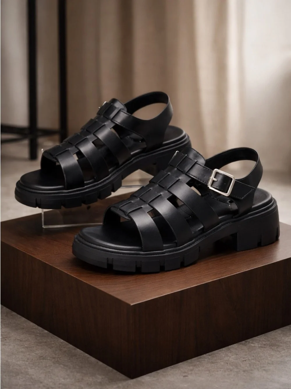 NIB MIA Girls Black 2” Platform Open Toe Lug Grip Sole Sandal - Size 6